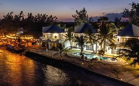 Casa Cenote Hotel
